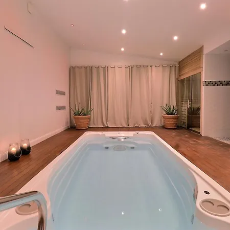 Domaine De Bonaveau - & Piscine * Barcelonne (Drome)
